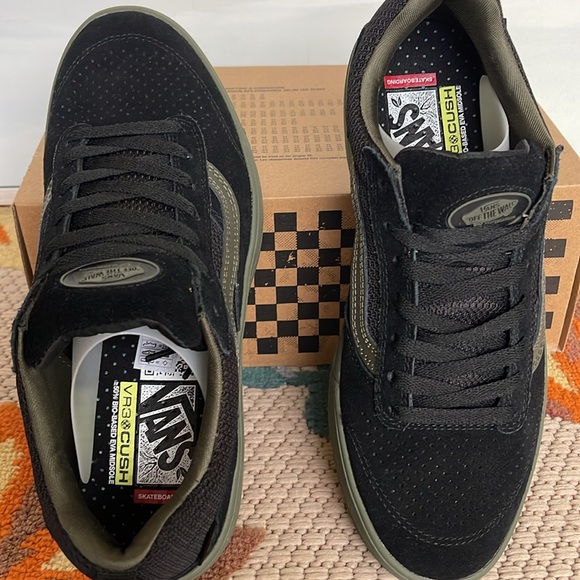 Vans WMNS Zahba
Fatigue/Black
VN0007QQFTB
SNEAKERS - Picture 13 of 16